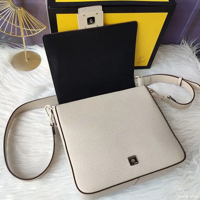 Vintage HOT In Messenger Baguette Medium Fendi Beige Romano Cuoio Leather 0417